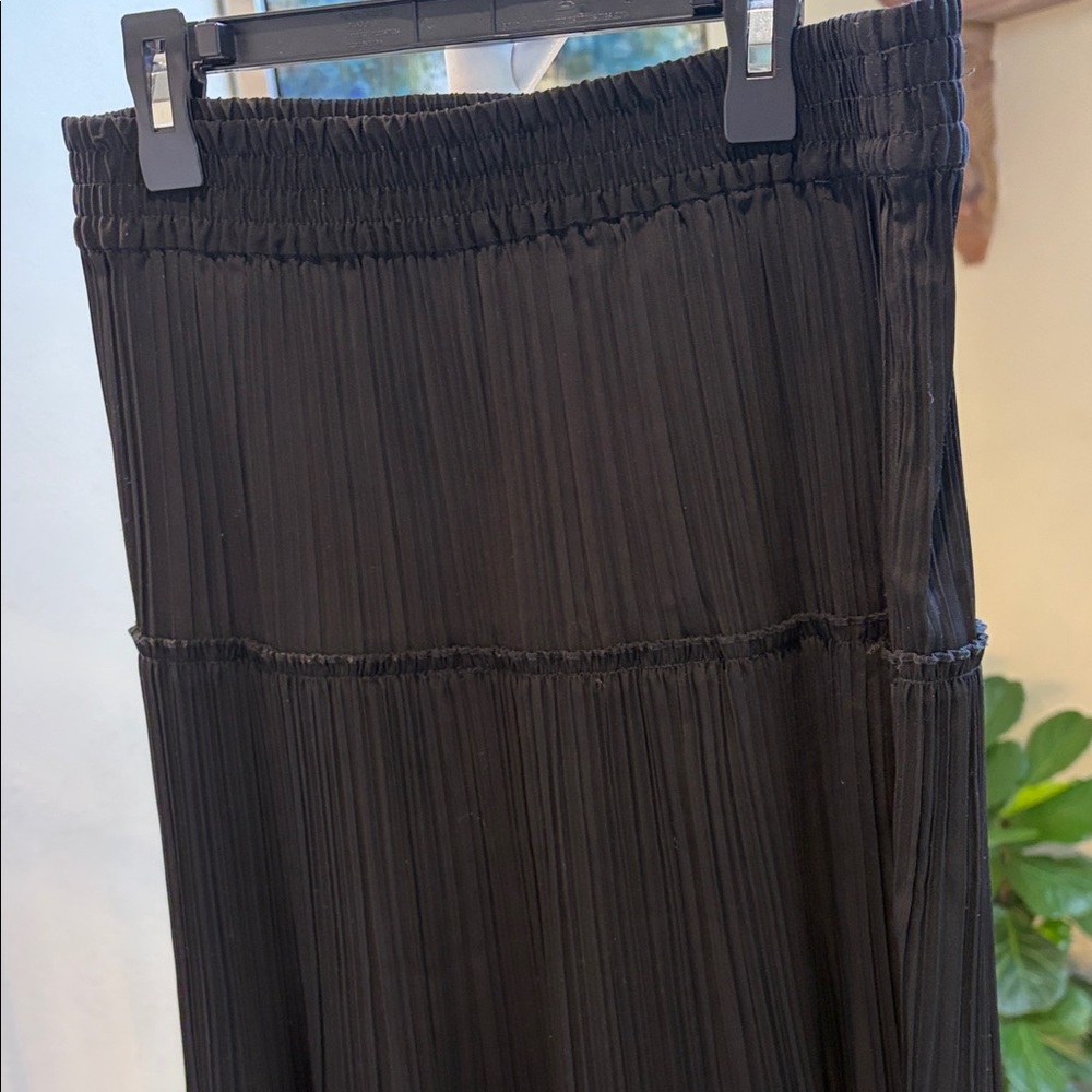 T Tahari Black Tiered Pleated Maxi Skirt